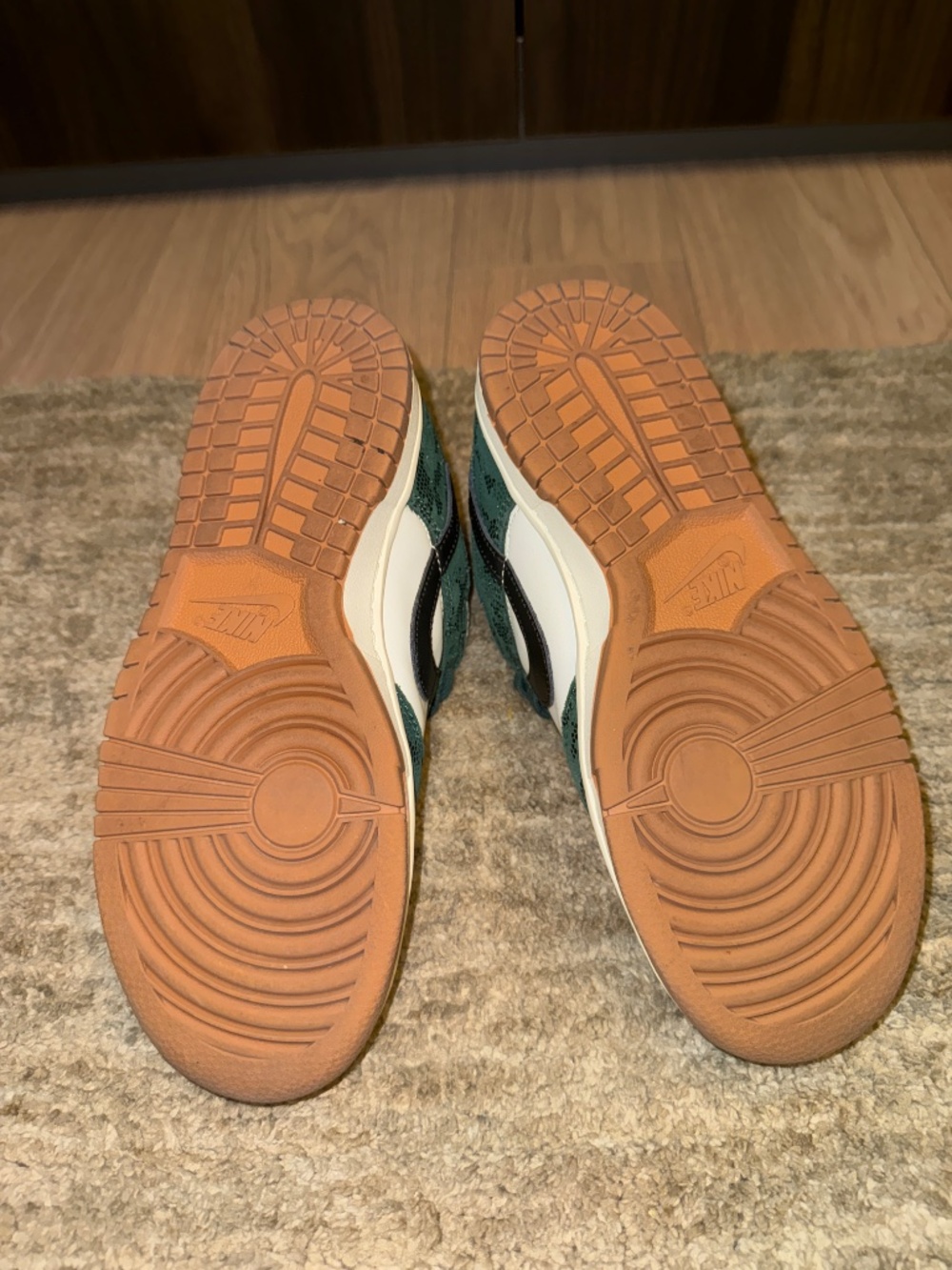 Nike Dunk Low WMNS Green Snake Sail Pro Green Size 6.5 - Picture 7 of 8
